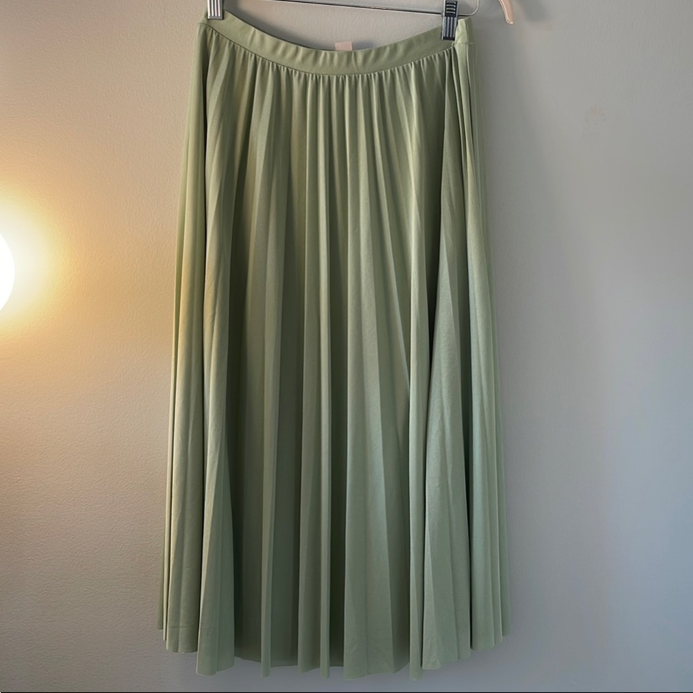 Elegant Green Pleated Skirt